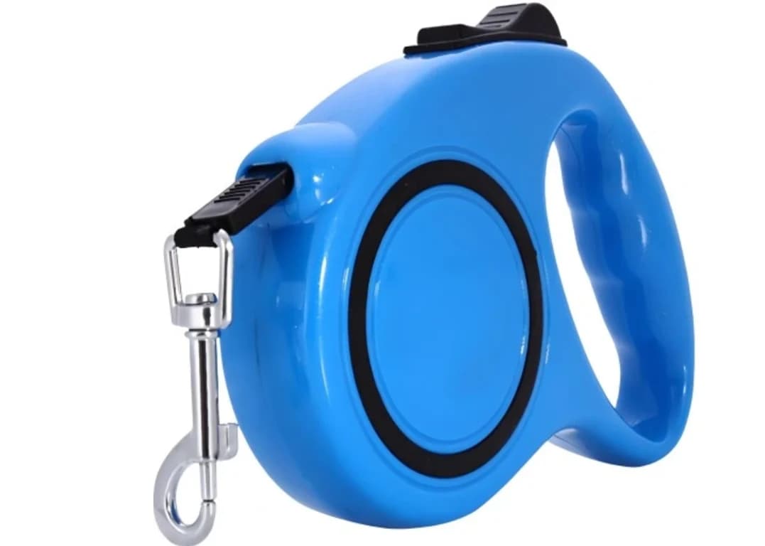 Automatické vodítko 5 m pro psy a kočky do 15 kg. Bezpečné, pohodlné a odolné. Modrá barva, ergonomická rukojeť a pevná karabina.