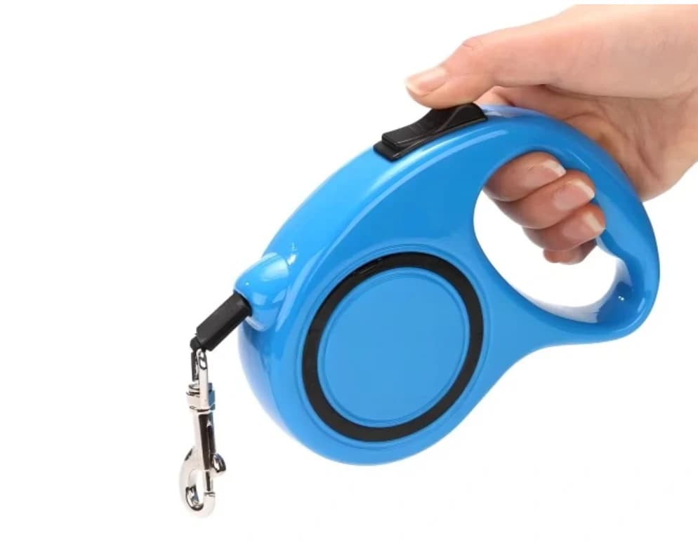 Automatické vodítko 5 m pro psy a kočky do 15 kg. Bezpečné, pohodlné a odolné. Modrá barva, ergonomická rukojeť a pevná karabina.